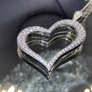 Collana Minimalista con Ciondolo a Cuore per Donne, Catena con Charm d'Amore, Gioiello alla Moda per Uso Quotidiano, Regalo - Product Image 5