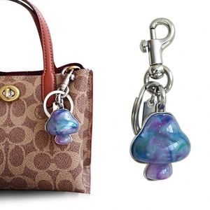 Colgante de Hojas Verdes de Cerezo de Alta Calidad, Exquisito Colgante Dorado, Llavero para Bolso de Mujer, Nuevo Diseño de Metal y Cristal a la Moda - Product Image 3