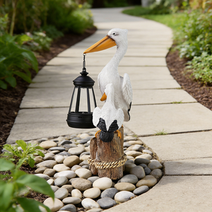 Farol de Resina con Forma de Pareja de Pelícanos, Energía Solar, Diseño Interactivo de Luz Colgante, Decoración Costera Resistente a la Intemperie para Patio y Jardín - Product Image 1