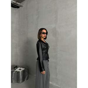 Blouson en cuir léger matelassé réversible en peau d'agneau pour femme, avec fermeture éclair, vente en gros - Product Image 4