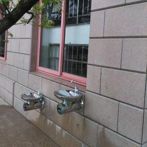 Distributeur d'eau mural extérieur en acier inoxydable, à bassin unique, eau froide, usage public - Product Image 1