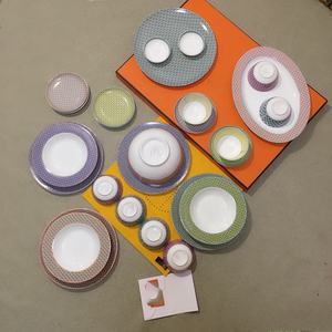 Juego de Vajilla de Porcelana de Lujo Europea con Plato de Presentación, Precio Bajo con Descuento - Product Image 1