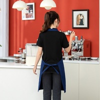 Tabliers personnalisés en toile imperméable avec logo, poches et bretelles croisées réglables pour cuisine, pâtisserie, service et café
