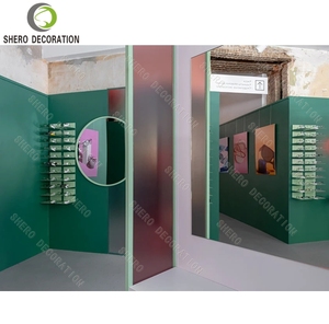 Design d'intérieur moderne pour magasin d'optique spécialisé, présentoir personnalisé pour lunettes de soleil avec vitrine en bois pour magasin d'optique - Product Image 3