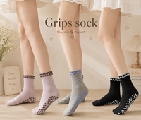 Chaussettes de Pilates à volants personnalisées avec logo sur mesure pour la pratique du yoga et du Pilates