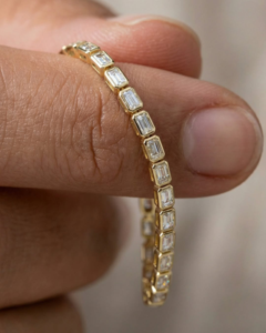 Brazalete de Oro de 14K con Diamantes Cultivados en Laboratorio, Corte Cojín, Joyería de Diseño de Lujo para Mujer, Regalo para Bodas, Compromisos y Fiestas - Product Image 1