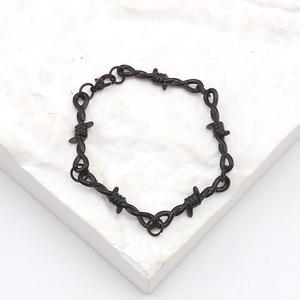 Collar de cadena con púas de aleación de zinc, diseño geométrico, colgante de moda para fiesta - Product Image 4