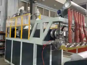 Venda quente 2023 reboque parafuso de alta velocidade filme plástico Stretch que faz a máquina da China.