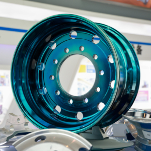 ดุมล้ออะลูมิเนียมอัลลอยปลอมแปลงขนาด22.5x8.25ใหม่ผิวสีเงินออกแบบมาเฉพาะสำหรับรถบรรทุก - Product Image 1