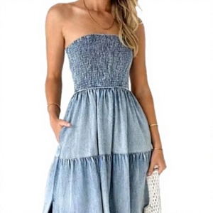 Robe longue en jean sans bretelles avec ourlet superposé à volants et fente latérale, taille élastique, coupe trapèze, décontractée pour l'été - Product Image 3