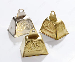 جرس بقرة ذهبي مربع الشكل لعيد الميلاد - Product Image 4