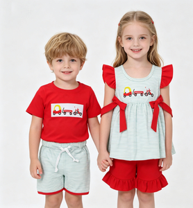 Conjunto de 2 Piezas para Niños Pequeños, Niños y Niñas, Verano, Bordado, Túnica a Rayas con Carreta y Bicicleta Rojas, con Pantalones Cortos - Product Image 4