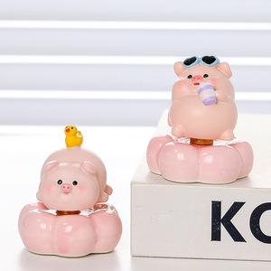 Décoration de bureau en forme de cochon de dessin animé, 4 pièces, en résine, fournitures de bureau, cadeau d'anniversaire - Product Image 4