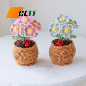 Crocheted 5-Head Daisy Ladybug Potted Plant Knit Hecho a mano Potted Knitted Crochet Plant Crochet Daisy Flower Regalos de Navidad - Product Image 1