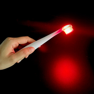 <span class=keywords><strong>Spazzolino</strong></span> da denti a LED con terapia a luce rossa |   Migliora la circolazione, riduce la gingivite e la placca |   Ricaricabile - Product Image 3