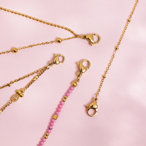 Bracelet à breloques tendance en alliage de zinc plaqué or 18 carats avec étoile et strass, design géométrique pour femme - Product Image 4