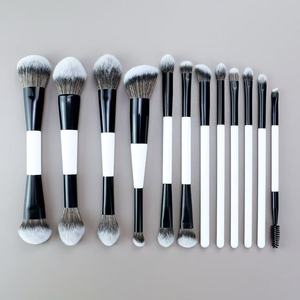Ensemble de pinceaux de <span class=keywords><strong>maquillage</strong></span> de beauté à double extrémité <span class=keywords><strong>pour</strong></span> femmes avec correcteur moyen petits pinceaux de contour outils de produits de beauté <span class=keywords><strong>pour</strong></span> le visage <span class=keywords><strong>pour</strong></span> femmes - Product Image 3