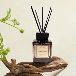 Diffusore <span class=keywords><strong>di</strong></span> Aromi in Vetro Nero Opaco Quadrato da 200ml con Logo Personalizzato, Bastoncini in Fibra Nera, Confezione Regalo Personalizzata, Fragranza per la <span class=keywords><strong>Casa</strong></span> - Product Image 2