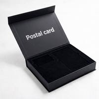 Boîte cadeau rigide noire personnalisée avec gaufrage argenté, pelliculage brillant, emballage en papier recyclable PPWR, écologique, carrée