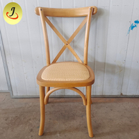 Chaise de salle à manger empilable en bois massif brun foncé à dossier croisé pour mariages et hôtels, mobilier commercial au design moderne, finition 3 couches par pulvérisation
