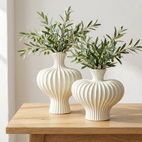 Vase en céramique nervuré noir mat ARM LVG, sculpture de luxe moderne en porcelaine, pot en argile en forme d'ail, vase à fleurs