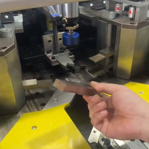 90 °   Machine à sertir les coins en aluminium combinant la soudure des coins avec un système hydraulique - Product Image 6