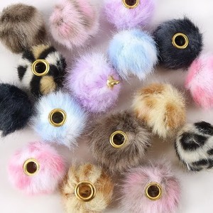Cuentas de felpa con estampado de leopardo y orificio metálico redondo para accesorios de joyería DIY para la fabricación de pendientes - Product Image 1
