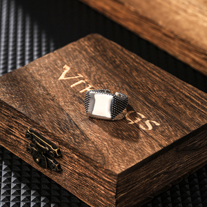 Perhiasan cincin pria minimalis Signet baja tahan karat cincin pria hadiah perhiasan logo khusus untuk suami - Product Image 3