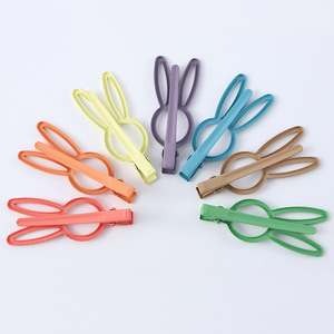 Bonitas pinzas para el cabello con orejas de conejo, clip lateral de 12 cm para mujer, uso diario, material de hierro - Product Image 1