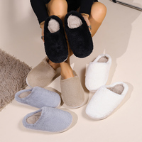 Pantoufles d'intérieur chaudes, douces et confortables pour femmes, à talons hauts et semelle épaisse, collection automne-hiver, en gros, en stock