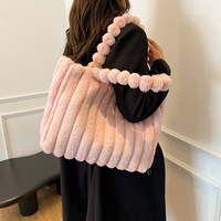 Sac fourre-tout luxueux et moelleux pour femmes avec un intérieur spacieux et un style durable pour une élégance et un confort au quotidien