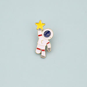 Venta superior astronauta interestelar diseño magnético dibujos animados astronauta encanto solapa esmalte Pin - Product Image 3