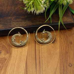 Boucle d'oreille ronde en laiton gothique dragon, bijoux dorés bohèmes, boucle d'oreille à pendentif en forme d'échelle en spirale, cadeau pour lui - Product Image 4