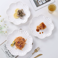 Noordse 9/10-inch lelievormige keramische dinerborden porseleinen snackbordjes fruitschaal set voor magnetron en koelkastgebruik