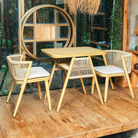 Ensemble de chaises longues en rotin, style minimaliste moderne et luxueux, idéal pour Instagram, avec structure en aluminium mobile, pour balcon et bistro