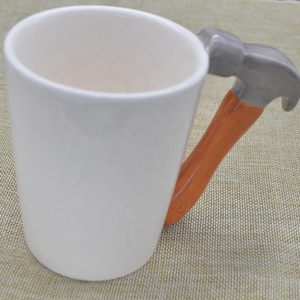 Tasse de jeu peinte à la main avec logo personnalisé Tasse à café de jeu en céramique 3D en blanc et noir parfaite pour les joueurs et les amateurs de café - Product Image 3