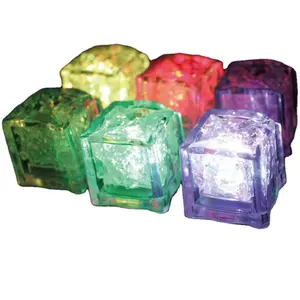 Cube de glace Led imperméable multicolore clignotant dans le noir LED éclairé Cube de glace pour Club Bar fête décoration de mariage