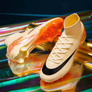 <span class=keywords><strong>Scarpe</strong></span> da <span class=keywords><strong>calcio</strong></span> alte da uomo professionali con punte lunghe e <span class=keywords><strong>scarpe</strong></span> da <span class=keywords><strong>calcio</strong></span> rotte nuove calze da <span class=keywords><strong>calcio</strong></span> per l'allenamento invernale - Product Image 2