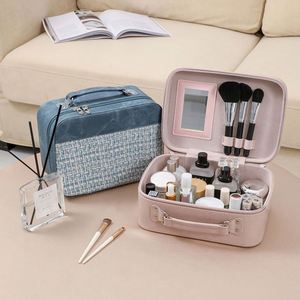 Sac à cosmétiques tendance pour femmes avec grande capacité, organiseur portable pour les voyages, petite trousse de maquillage à porter à la main - Product Image 4