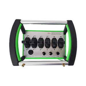 Grue montée sur camion équipée d'une télécommande électrique et d'un récepteur de signal pour une opération de précision, contrôleurs proportionnels - Product Image 2