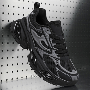 Chaussures de sport élégantes pour hommes avec design respirant en maille et amorti personnalisé - Product Image 4