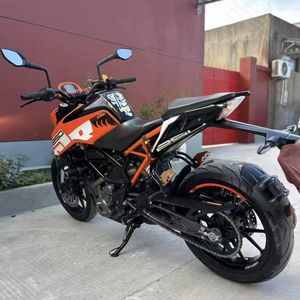Motocicleta KTM 250 <span class=keywords><strong>Duke</strong></span> de <span class=keywords><strong>Segunda</strong></span> <span class=keywords><strong>Mano</strong></span> con Motor Refrigerado por Líquido, Estilo Street Fighter Ágil - Product Image 5