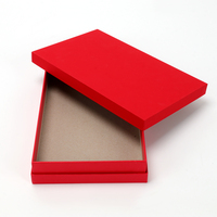 Boîte cadeau en papier carrée avec couvercle et base de style logo personnalisé avec impression de votre propre logo