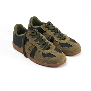 Sneakers basses personnalisées OEM pour hommes et femmes, chaussures rétro polyvalentes et tendance, en daim, semelle plate, chaussures décontractées - Product Image 4