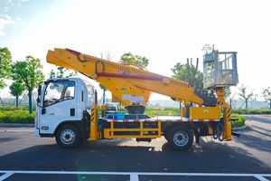 Camion nacelle télescopique de la marque mondiale ISUZU, avec une hauteur de 20 à 35 mètres et une plateforme de levage de 300 à 400 kg. - Product Image 4