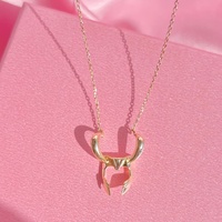 Nueva fábrica de personalidad, venta al por mayor, joyería de mujer, collar de casco de acero inoxidable chapado en oro a la moda, collares de Marvel