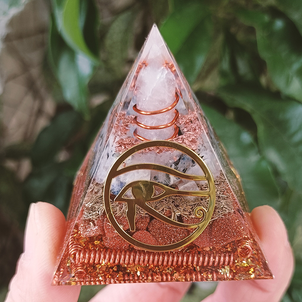 Oeil d'Horus, un pilier de cristal blanc