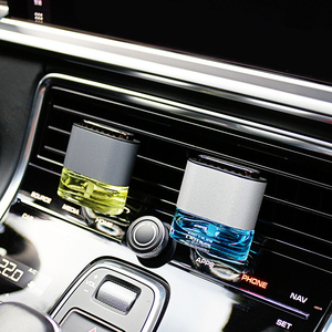 Diffuseur d'air pour voiture Aikun avec logo personnalisé, élégant, en alliage d'aluminium, clip pour grille d'aération, flacon de parfum liquide rose 5 ml, naturel - Product Image 3