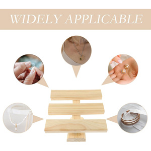 Présentoir à bijoux à trois niveaux en bois de pin couleur naturelle pour bracelets et bijoux en jade - Product Image 4