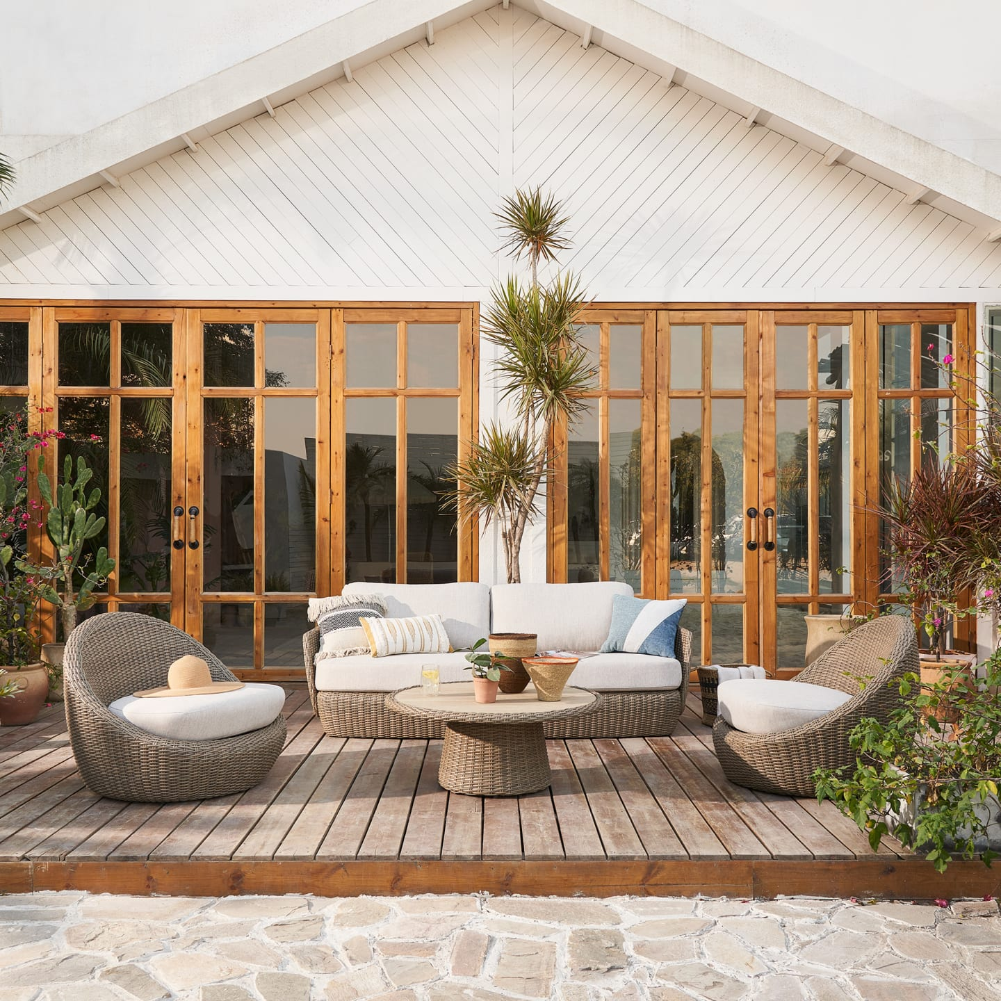 Modern Wholesale Luxury Patio Design Garden Outdoor Pool Set Furniture Wicker Round Rattan Fabric Coffee Table